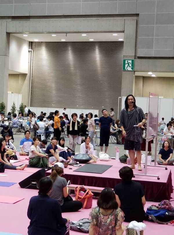 黒戌仁,JIN KUROINU,ファミリーロマンス,石井裕一,yuichi ishii,人間レンタル屋,family romance,代理出席,代行