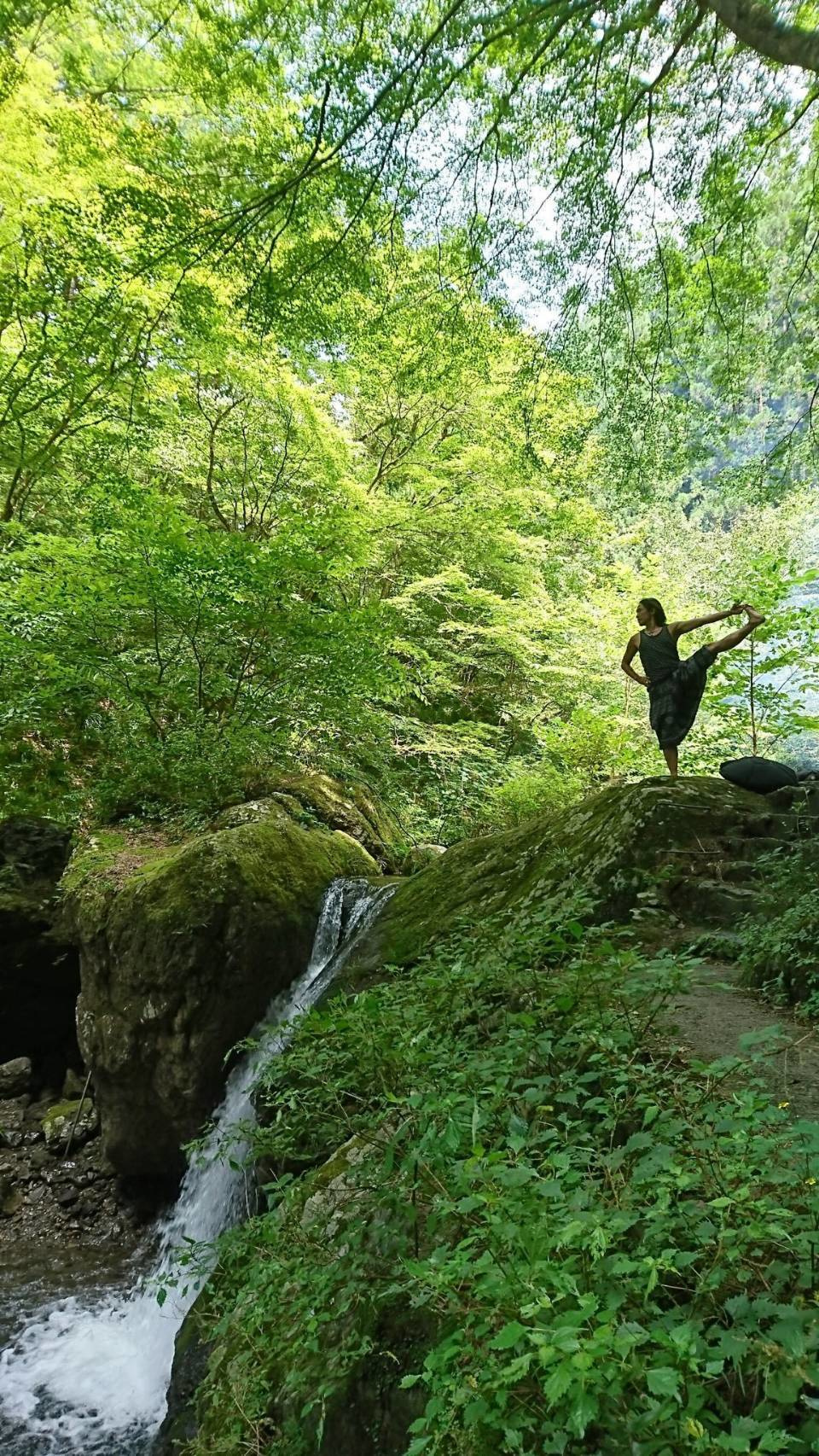 黒戌仁,JIN KUROINU,ファミリーロマンス,石井裕一,yuichi ishii,人間レンタル屋,family romance,代理出席,代行