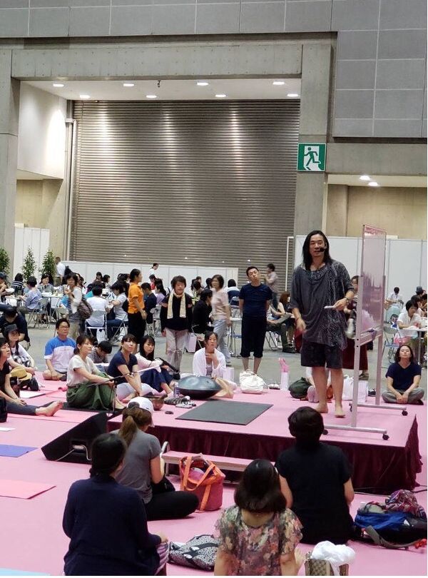 黒戌仁,JIN KUROINU,ファミリーロマンス,石井裕一,yuichi ishii,人間レンタル屋,family romance,代理出席,代行